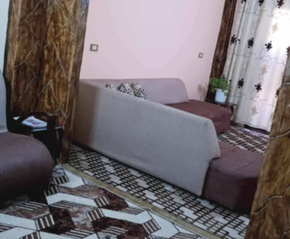 952